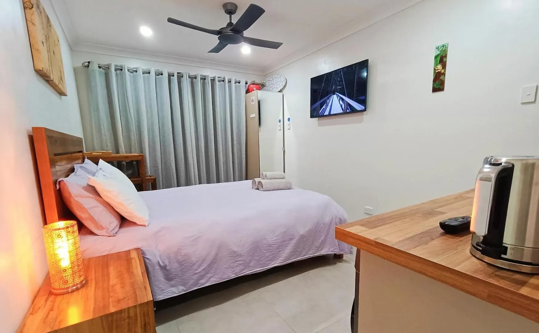Apartment Deluxe Queen Studio New Holmview
