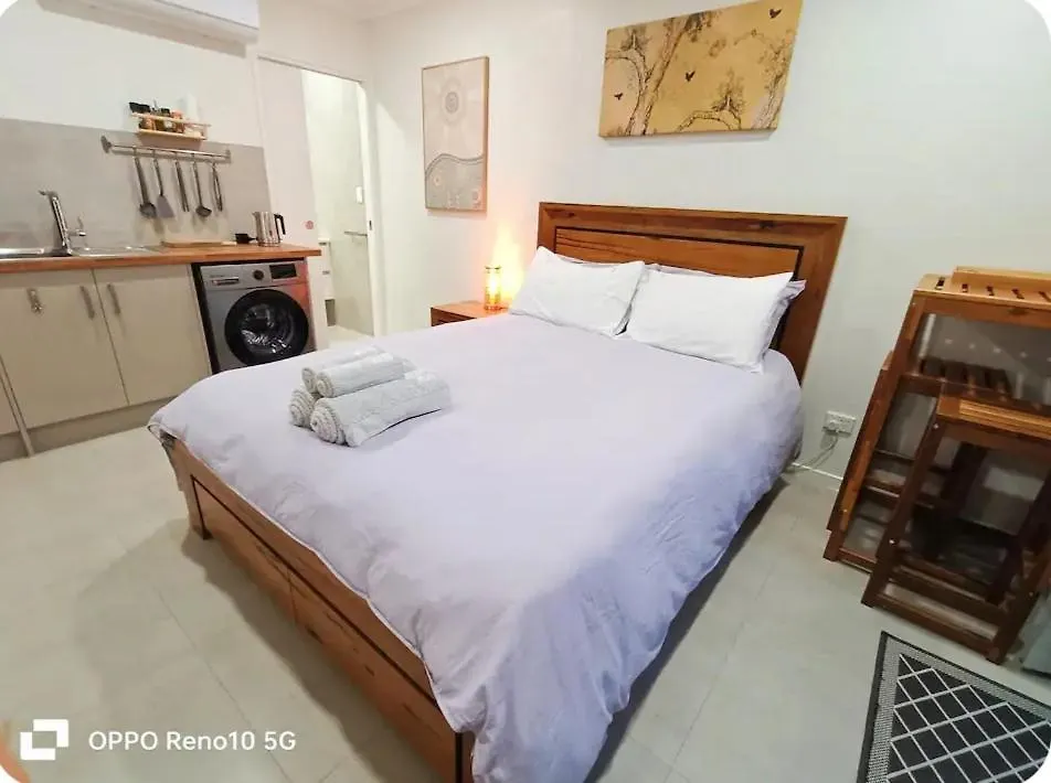 Apartment Deluxe Queen Studio New Holmview