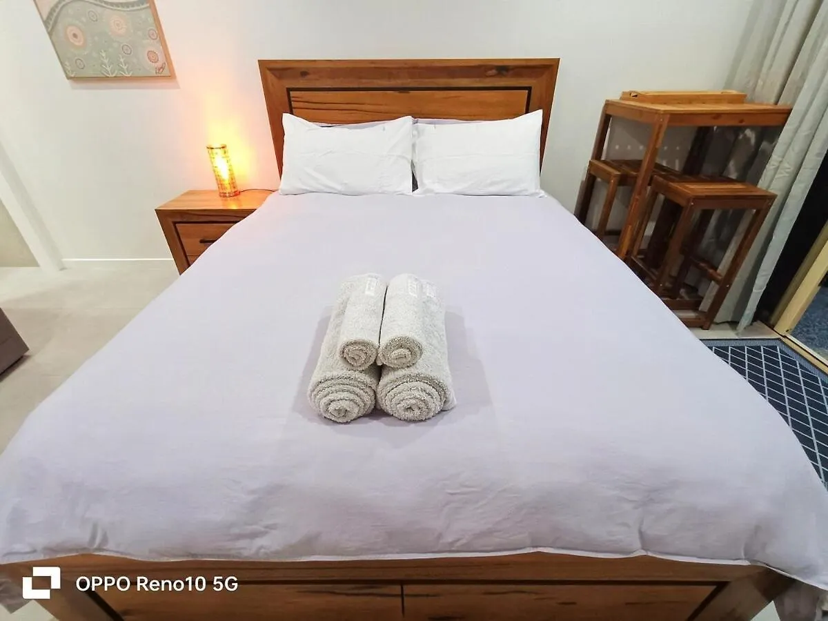 Deluxe Queen Studio New Holmview Apartment